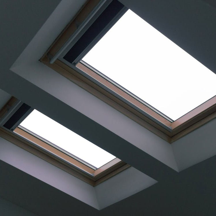 Pose et changement de fenêtre de toit et Velux 80